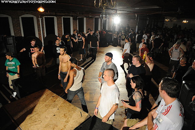 [100 demons on Jul 11, 2010 at Waterfront Tavern (Holyoke, MA)]