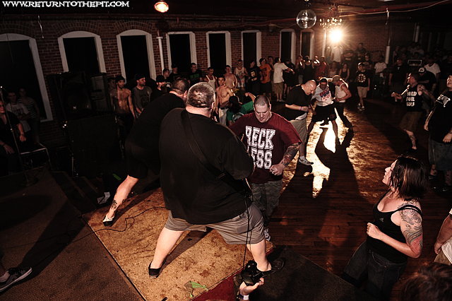 [100 demons on Jul 11, 2010 at Waterfront Tavern (Holyoke, MA)]