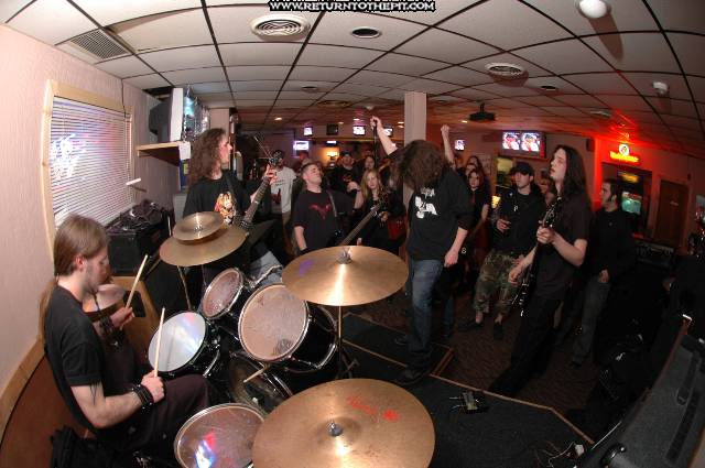 [abhorred on Apr 16, 2005 at Dee Dee's Lounge (Quincy, Ma)]