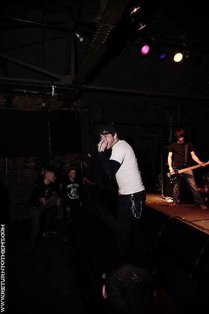 [dogfight us on Apr 5, 2009 at Harpers Ferry (Allston, MA)]