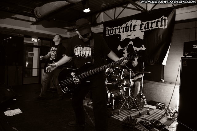 [horrible earth on Jun 21, 2017 at Bungalow Bar And Grill (Manchester, NH)]