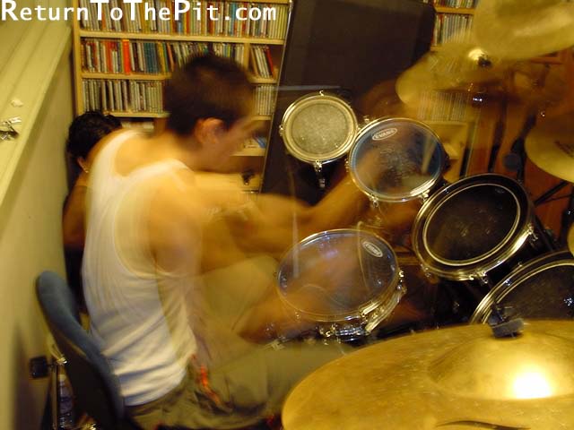 [halo suffocation machine on Aug 21, 2001 at Live in the WUNH studios (Durham, NH)]