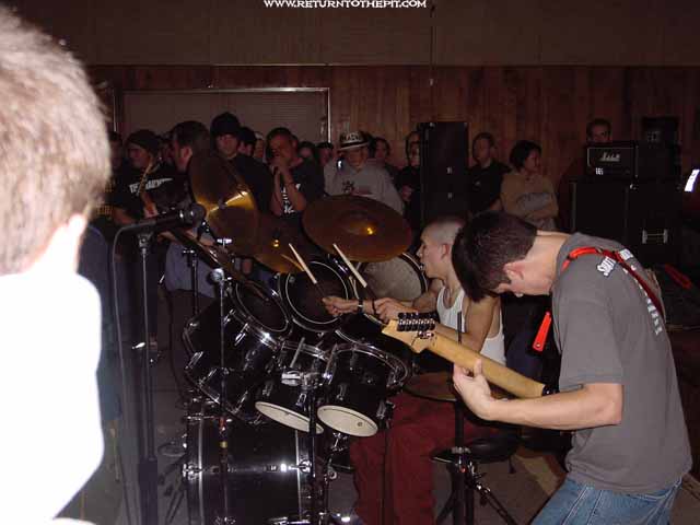 [halo suffocation machine on Feb 10, 2001 at Knights of Columbus (Rochester, NH)]