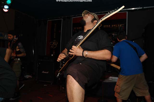 [locked in a vacancy on Jul 20, 2003 at Fat Cat's (Springfield, Ma)]