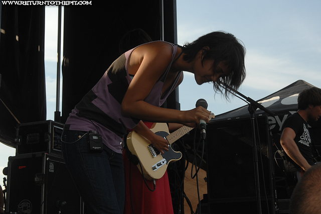 [meg and dia on Aug 12, 2007 at Parc Jean-drapeau - Hurly.com Stage (Montreal, QC)]