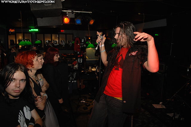 [mongrel on Oct 27, 2007 at Mark's Showplace (Bedford, NH)]