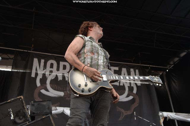 [norma jean on Aug 1, 2006 at Tweeter Center - second stage (Mansfield, Ma)]
