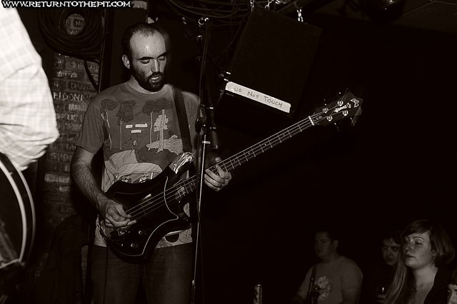 [red friends on Nov 2, 2008 at Great Scott's (Allston, MA)]