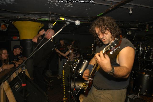 [red right hand on Oct 1, 2004 at the Bombshelter (Manchester, NH)]