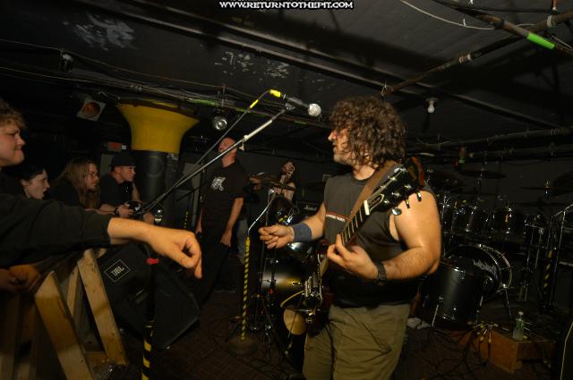 [red right hand on Oct 1, 2004 at the Bombshelter (Manchester, NH)]