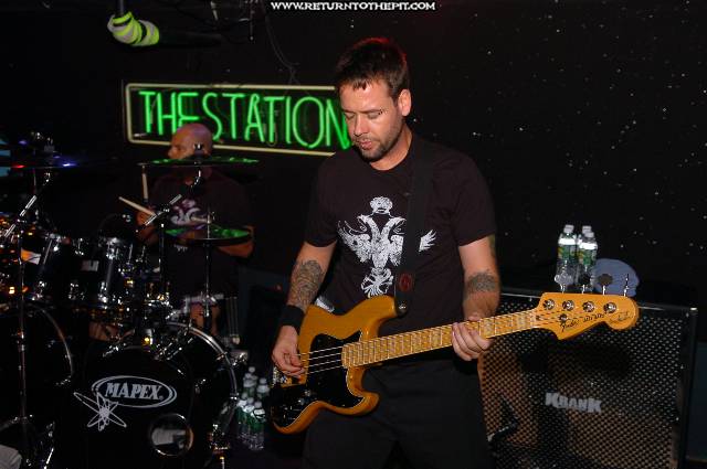 [strung out on Oct 6, 2005 at the Station (Portland, Me)]