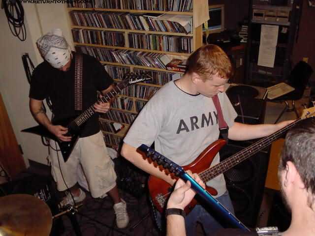 [the automata on Apr 16, 2002 at Live in the WUNH studios (Durham, NH)]