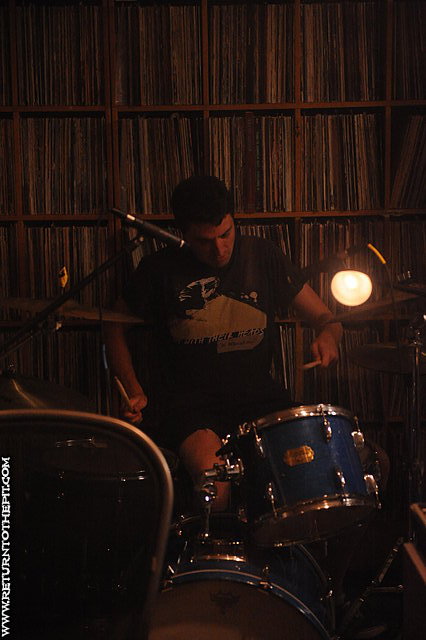 [the tin thistles on Sep 6, 2011 at WUNH Studios (Durham, NH)]