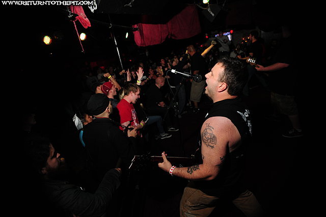 [wisdom in chains on May 16, 2008 at Club Hell (Providence, RI)]